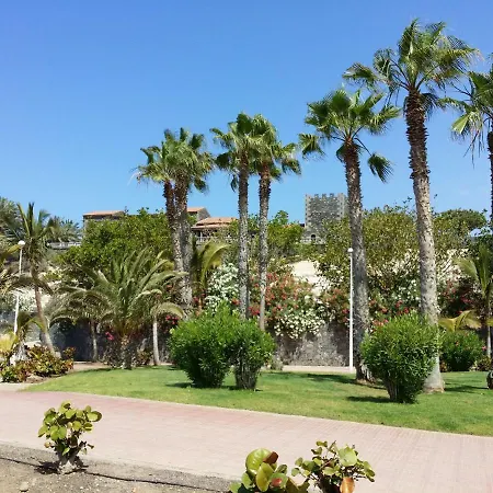 Terrazas Del Duque 2: Beachfront Oasis With Sea Views And Heated Pool *